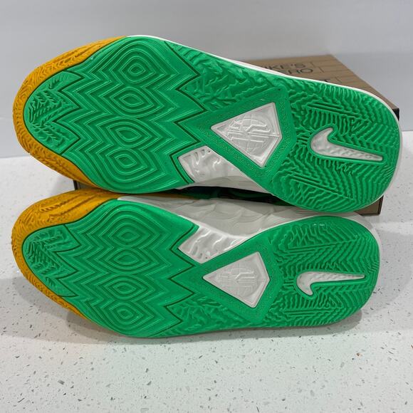 Nike Kyrie Eight Go SE Basketball Shoe Sneaker Kids Size 6.5 DV3018-400 New - Picture 7 of 9